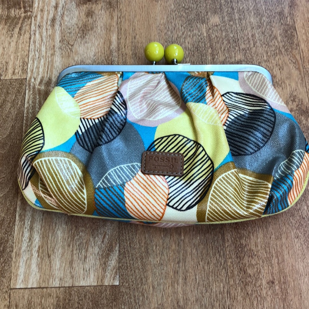 Fossil Clutch
